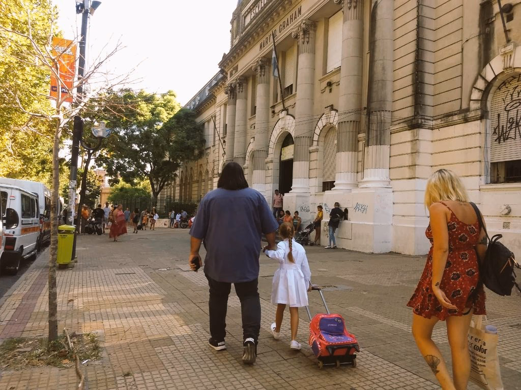 ¿Es Roberto Baradel docente?