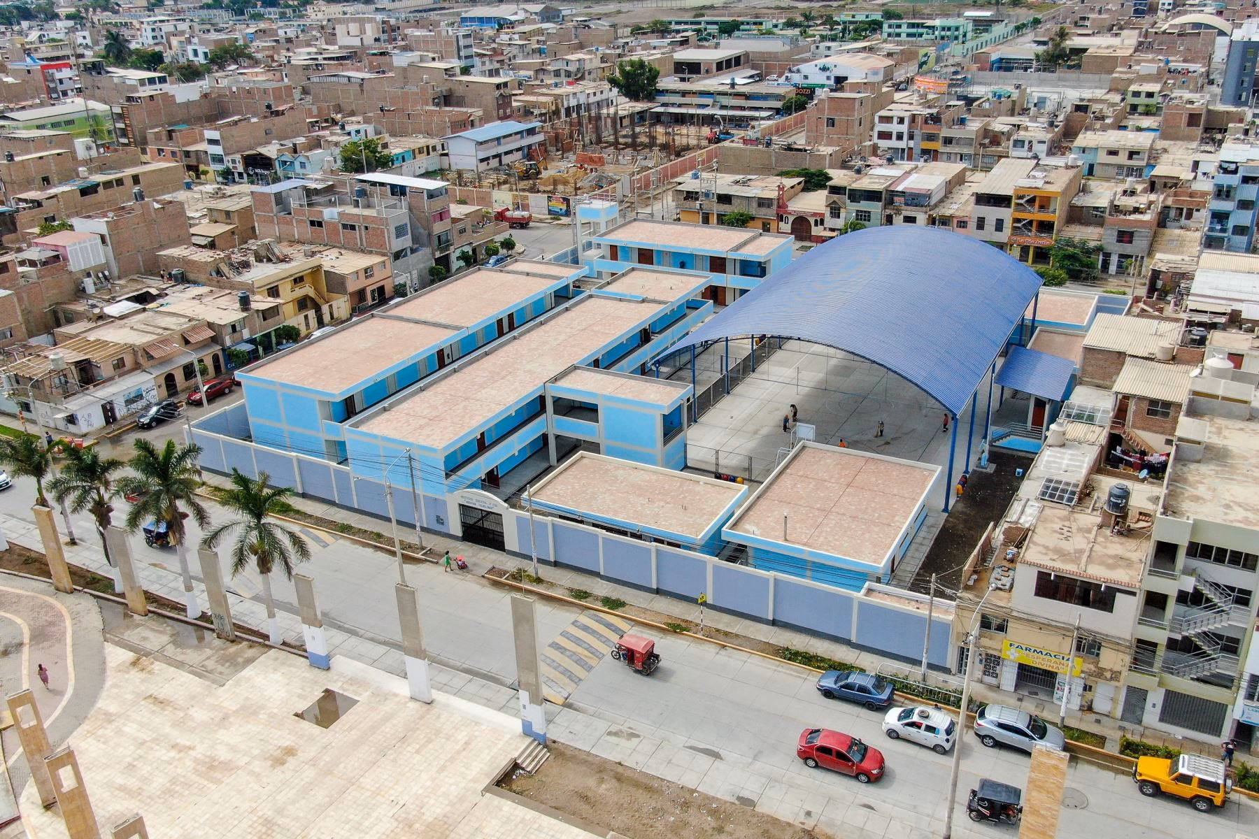 ¿Dónde estudió la secundaria Abraham Valdelomar?