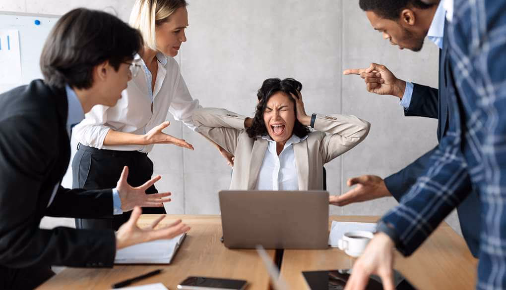 ¿Cuáles son los 3 tipos de acoso laboral?