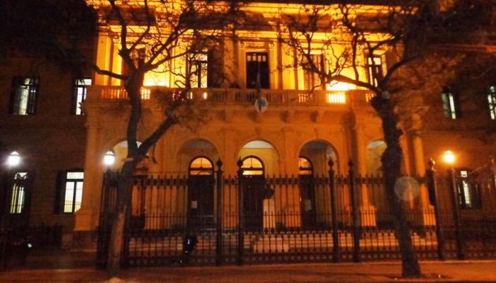 ¿Cuál es la historia del colegio Mariano Acosta?