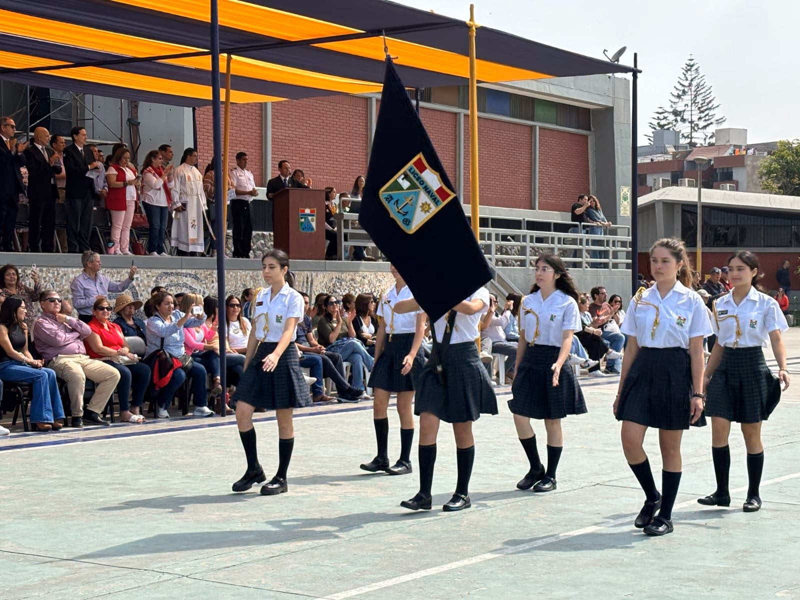 ¿Cuántos años tiene el liceo naval Almirante Guise?