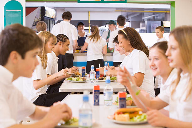 ¿Por qué es importante comer el almuerzo en la escuela?