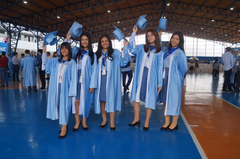 ¿Dónde recibió Antonio Neumane su formación musical?