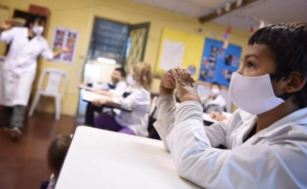 ¿Qué actividades se realizan en un laboratorio escolar?