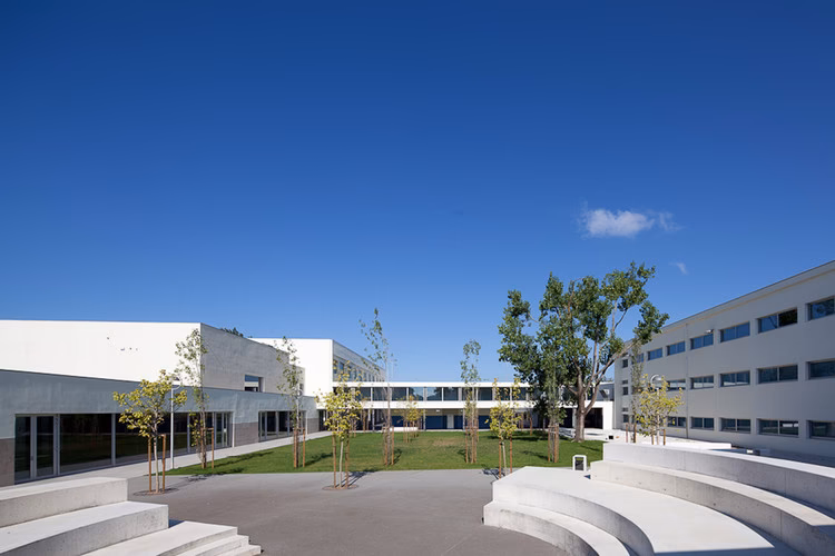 ¿Cuántas escuelas arquidiocesanas hay?