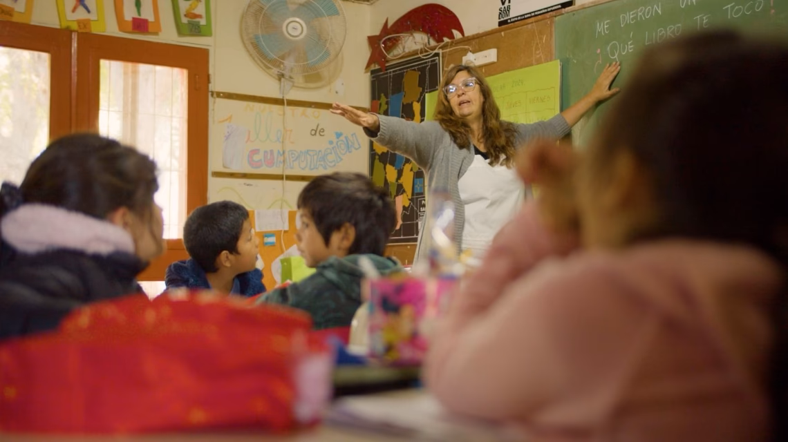 ¿Cuánto cobra un asistente escolar en la provincia de Santa Fe?