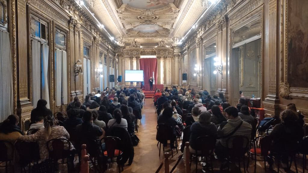 ¿Cuánto cobra un auxiliar de portería?