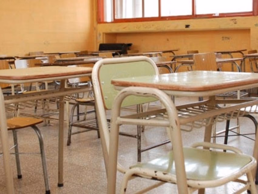 ¿Cuáles son las medidas para hacer un pupitre escolar?