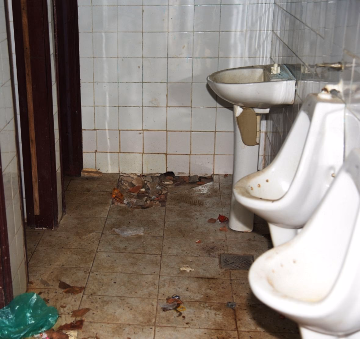 ¿Qué pasa si los baños de la escuela están sucios?