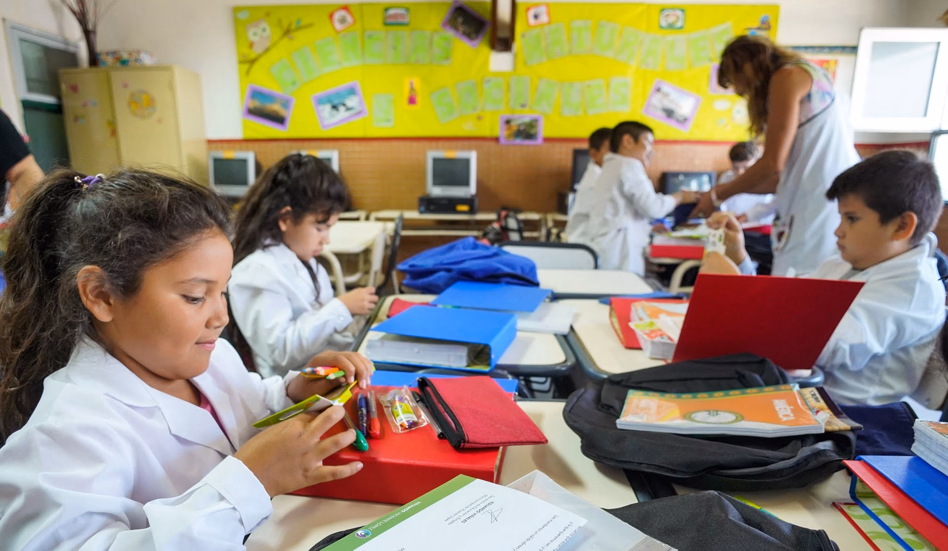 ¿Qué es el programa de becas "Apoyo Académico 2025"?