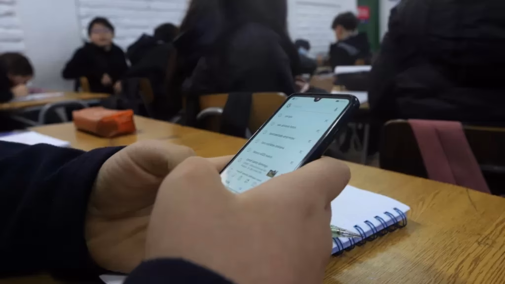 ¿Están permitidos los teléfonos en las escuelas de Canadá?