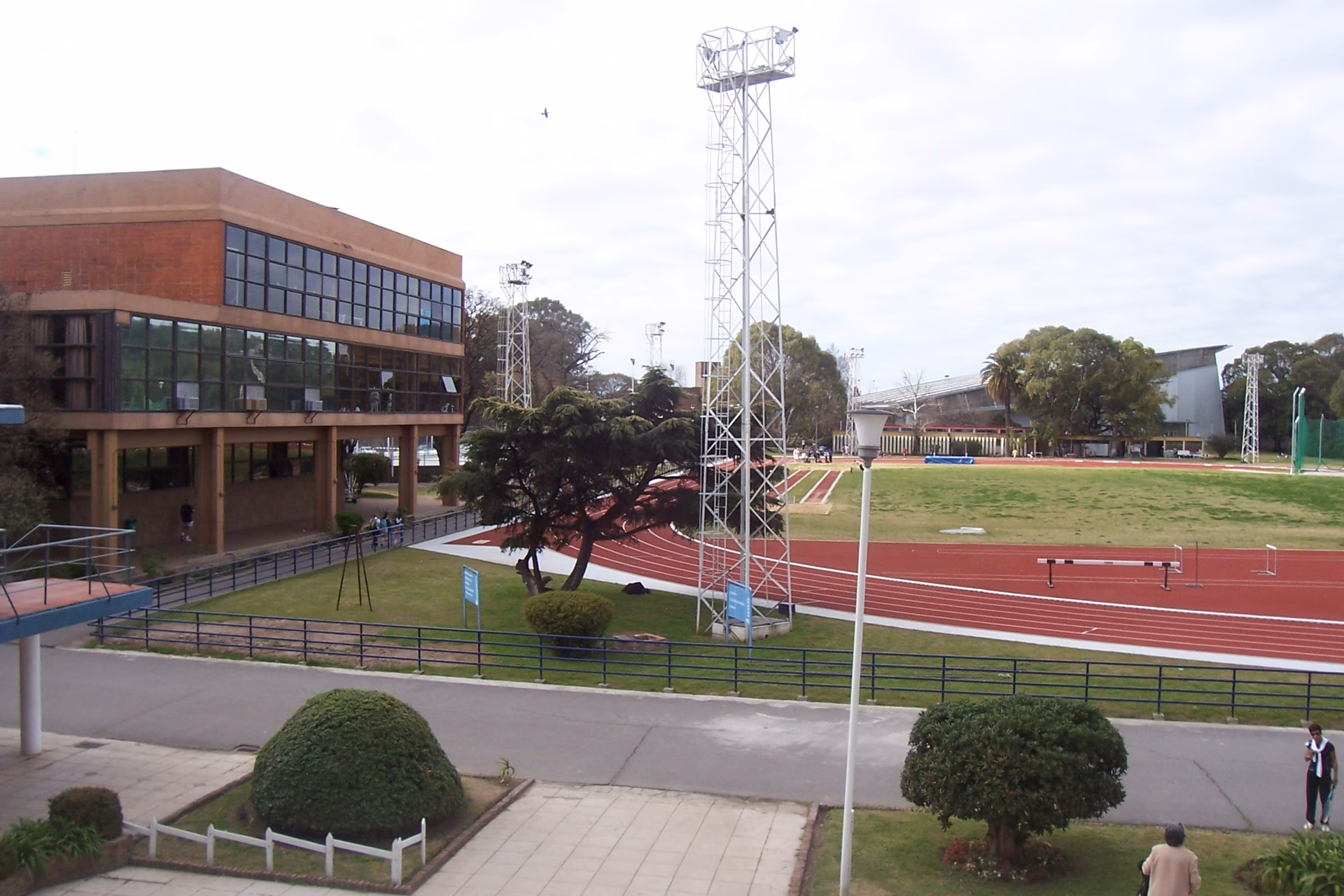 ¿Cómo se llama la escuela del CeNARD?