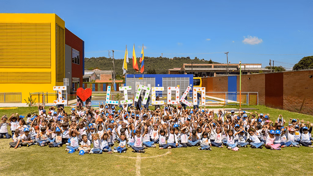 ¿Quién es el director del colegio Abraham Lincoln?