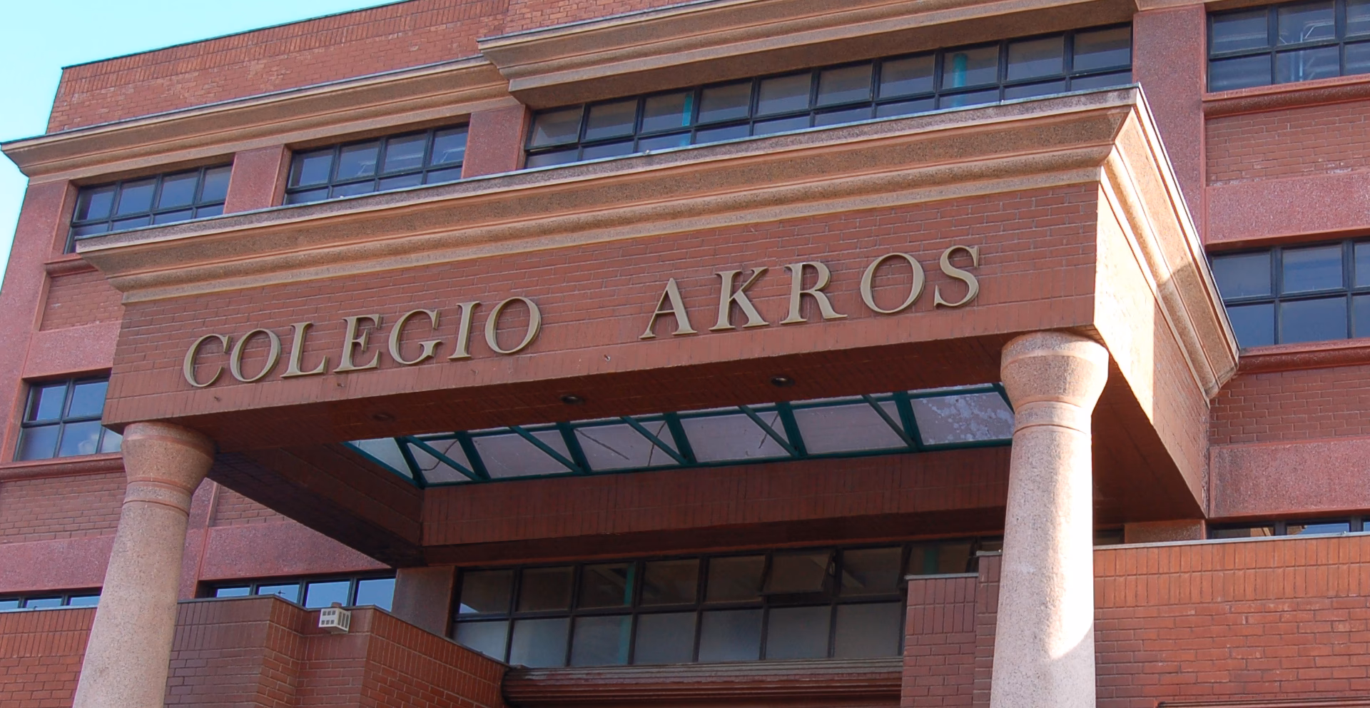 ¿Qué significa akros?