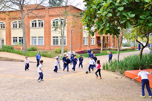 Qual escola é brasileira-alemã?