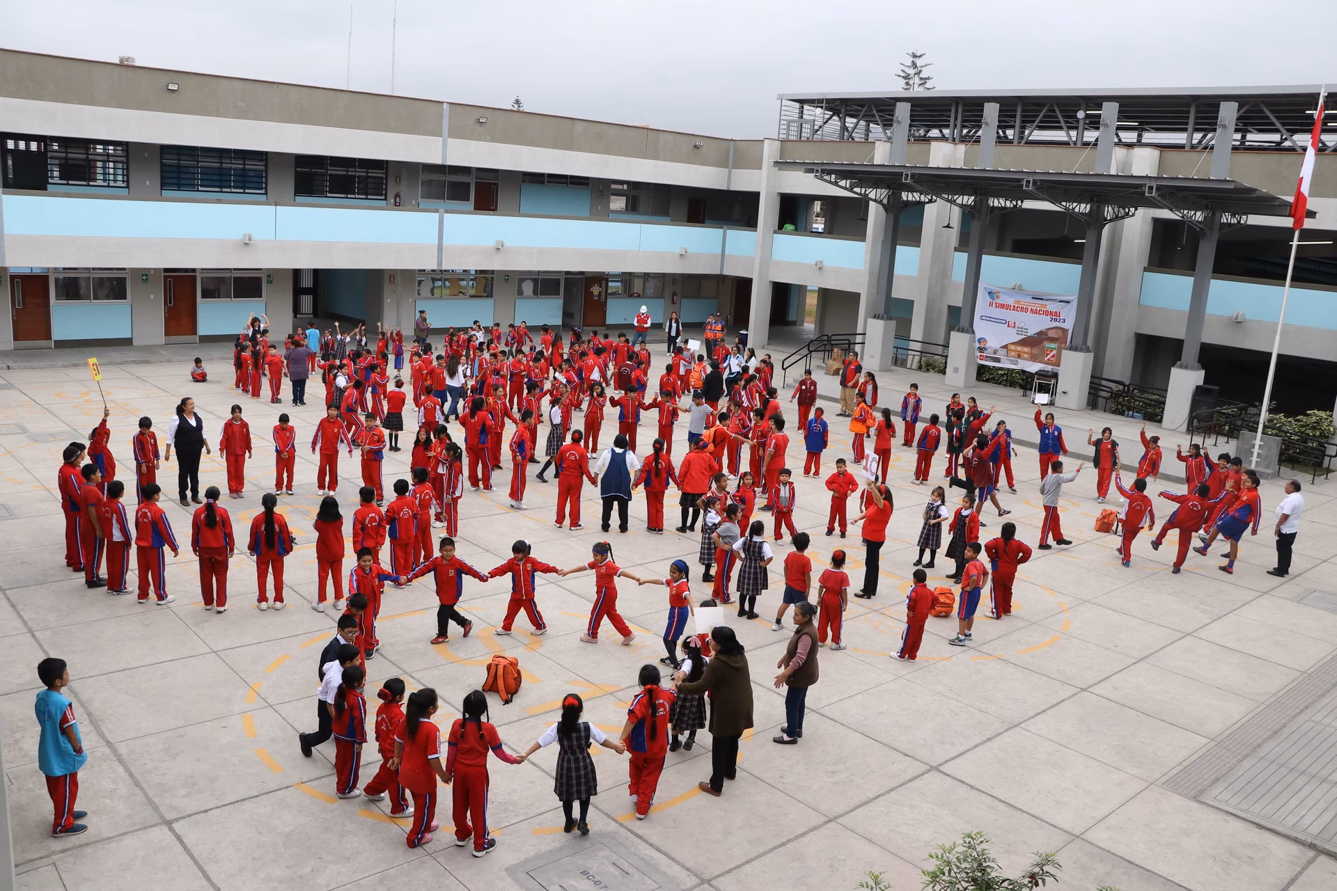 ¿Cuándo se fundó el colegio Andrés Avelino Cáceres?