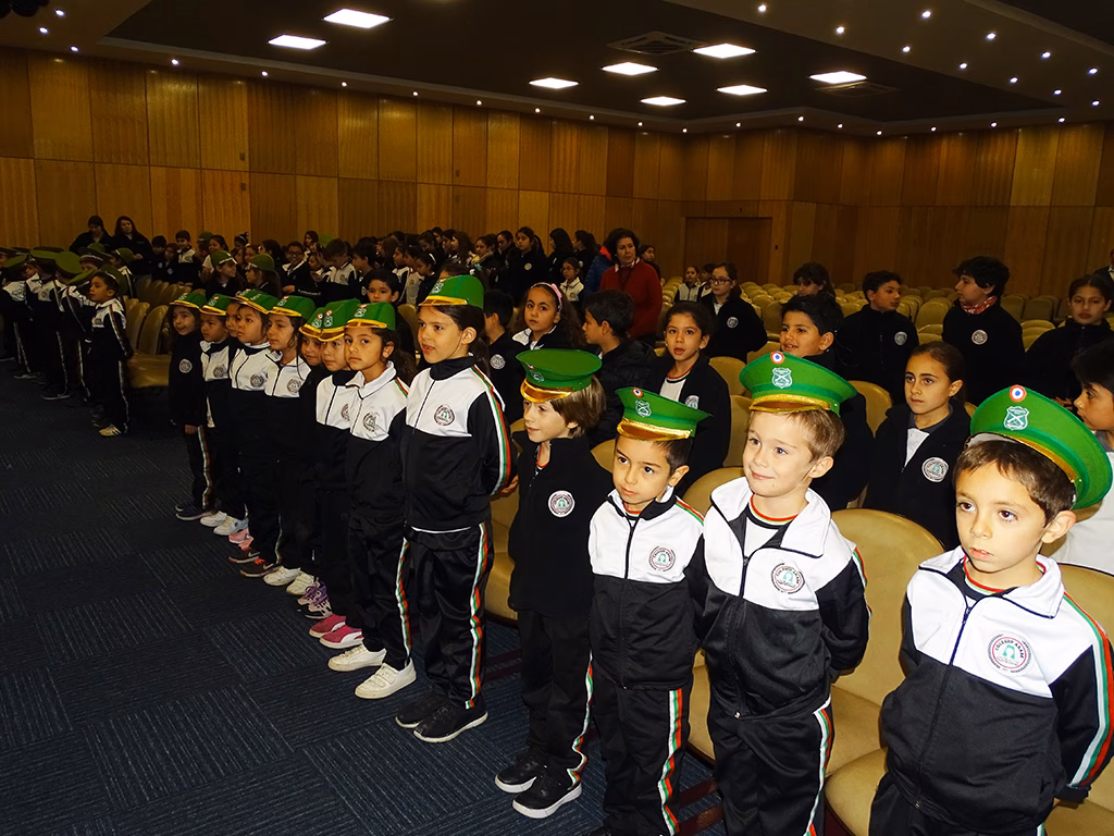 ¿Quién es el director del Colegio Arabe?