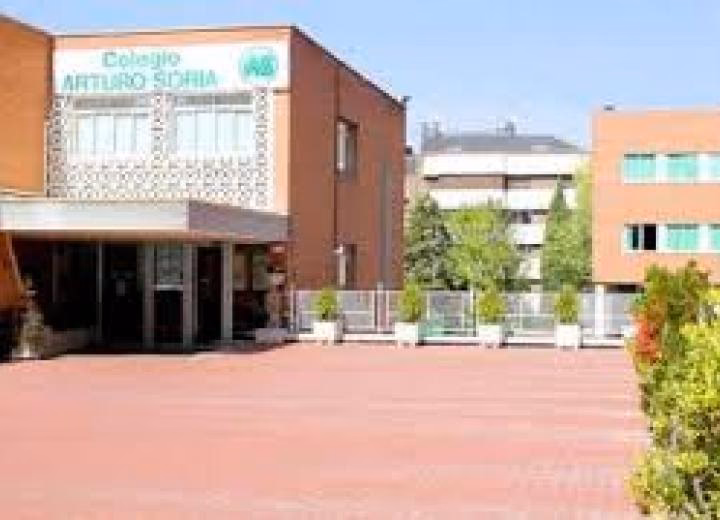 ¿Cuántos años tiene el colegio Arturo Prat?