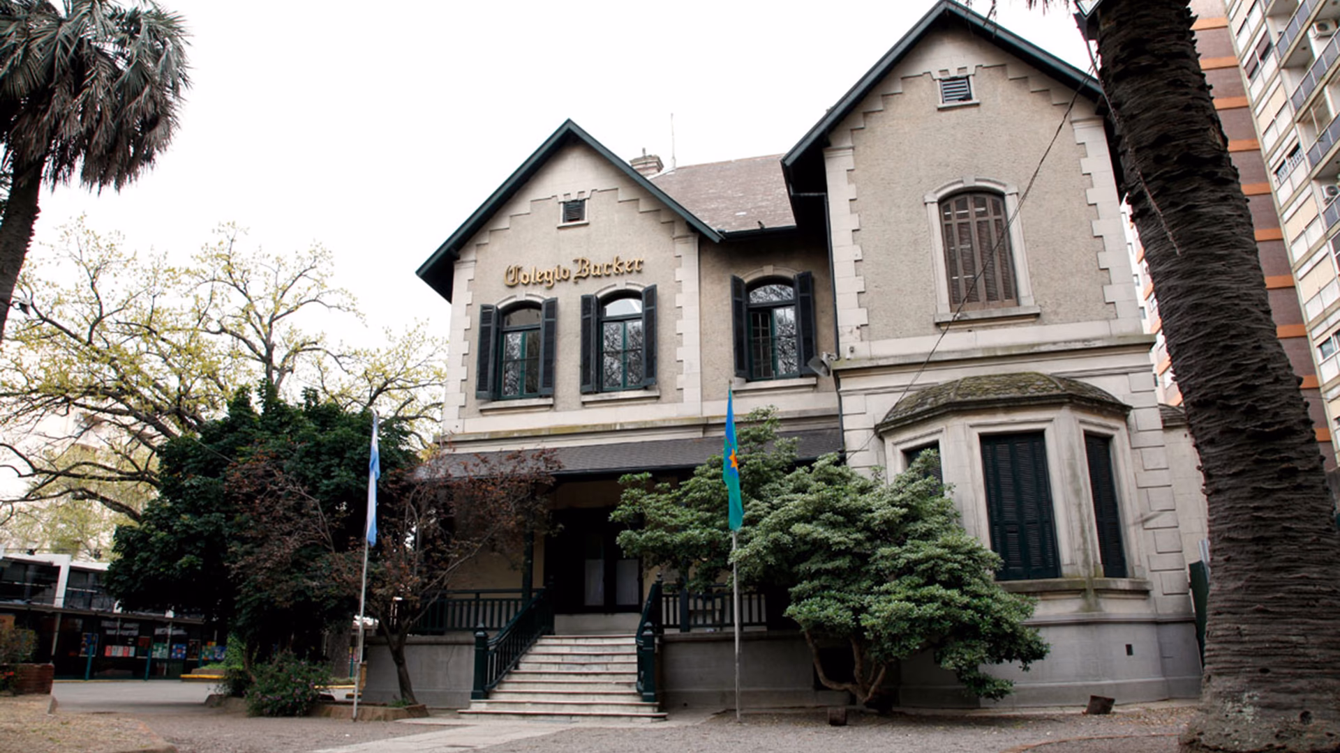 ¿Cuántos años tiene el Barker College?