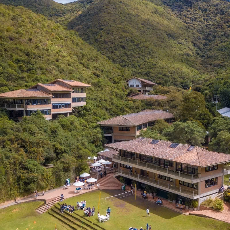 ¿Quién es el rector del Colegio Campoalegre?