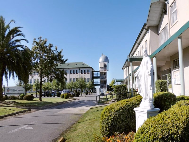 ¿Cuántos años tiene el colegio Cardenal Newman?
