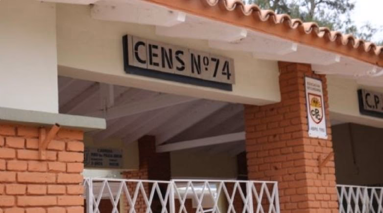 ¿Qué diferencia hay entre cens y fines?