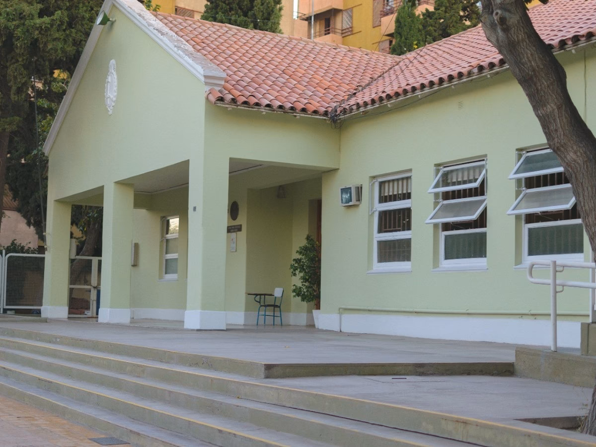 ¿Quién es la directora del Colegio Central Universitario?