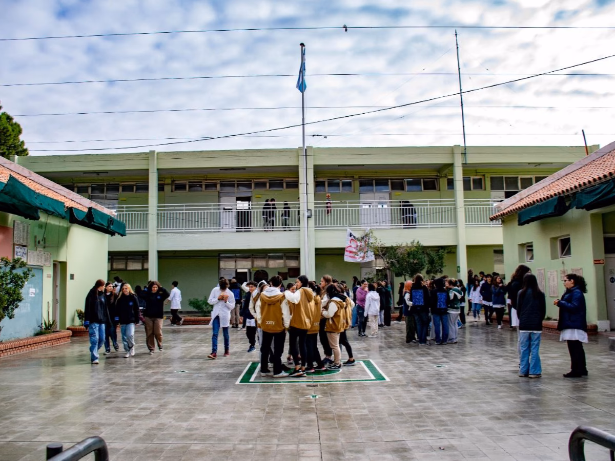 ¿Cuántos años tiene el colegio central técnico?