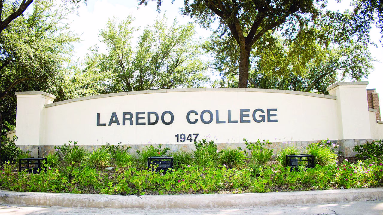 ¿Está acreditado Laredo College?