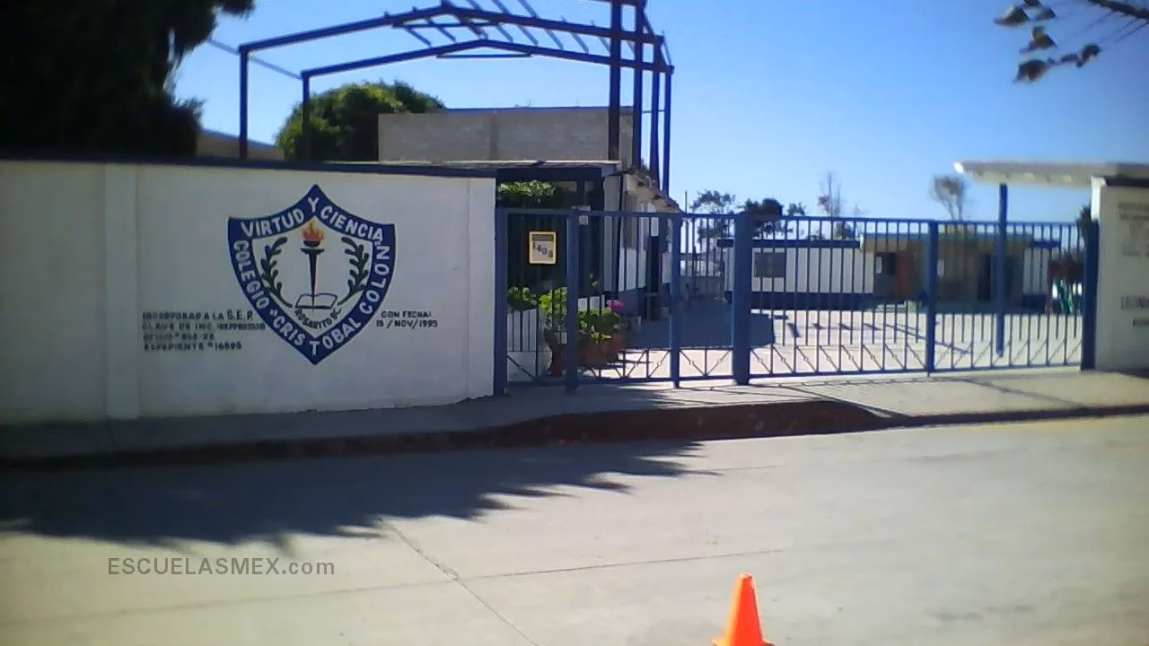 ¿Cuántos años tiene la escuela Cristóbal Colón?