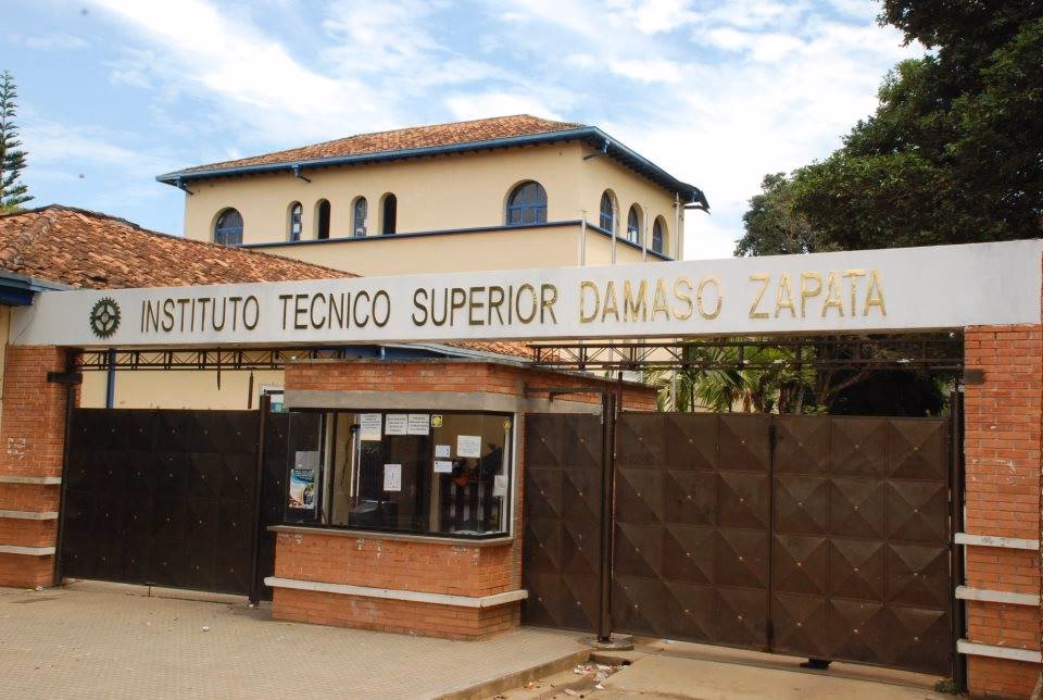 ¿Cuántos años tiene el Colegio Dámaso Zapata?