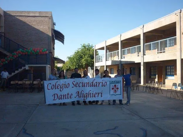 ¿Cuántos años tiene la escuela Dante Alighieri?