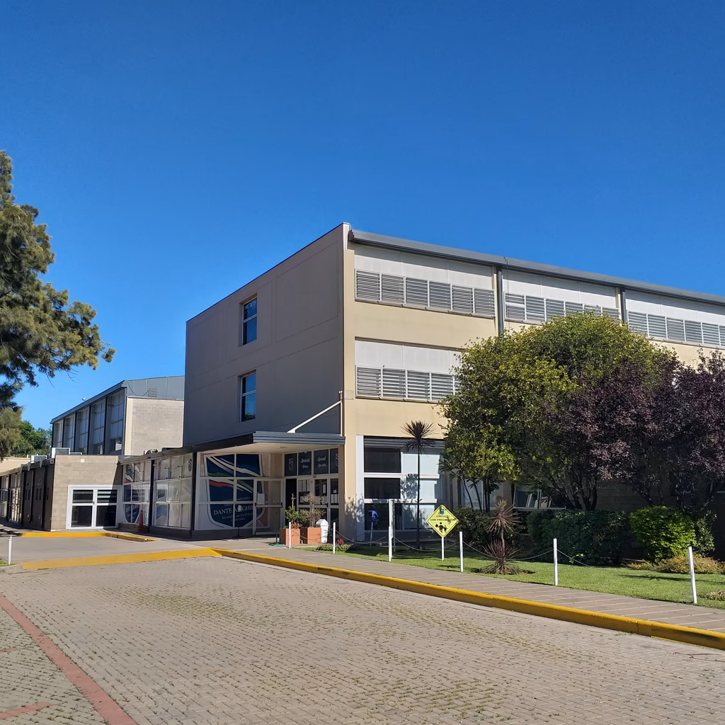 ¿Dónde cursó sus estudios Dante?