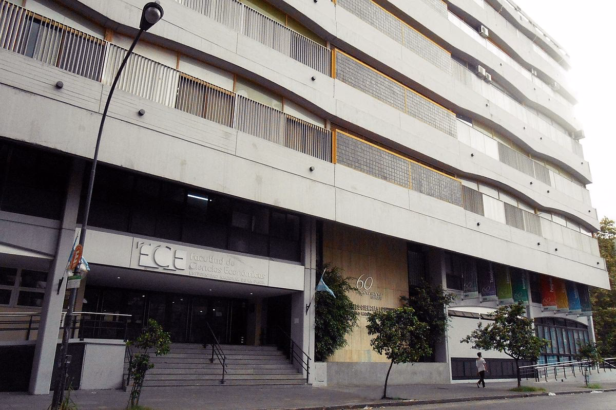 ¿Dónde estudiar economía en La Plata?
