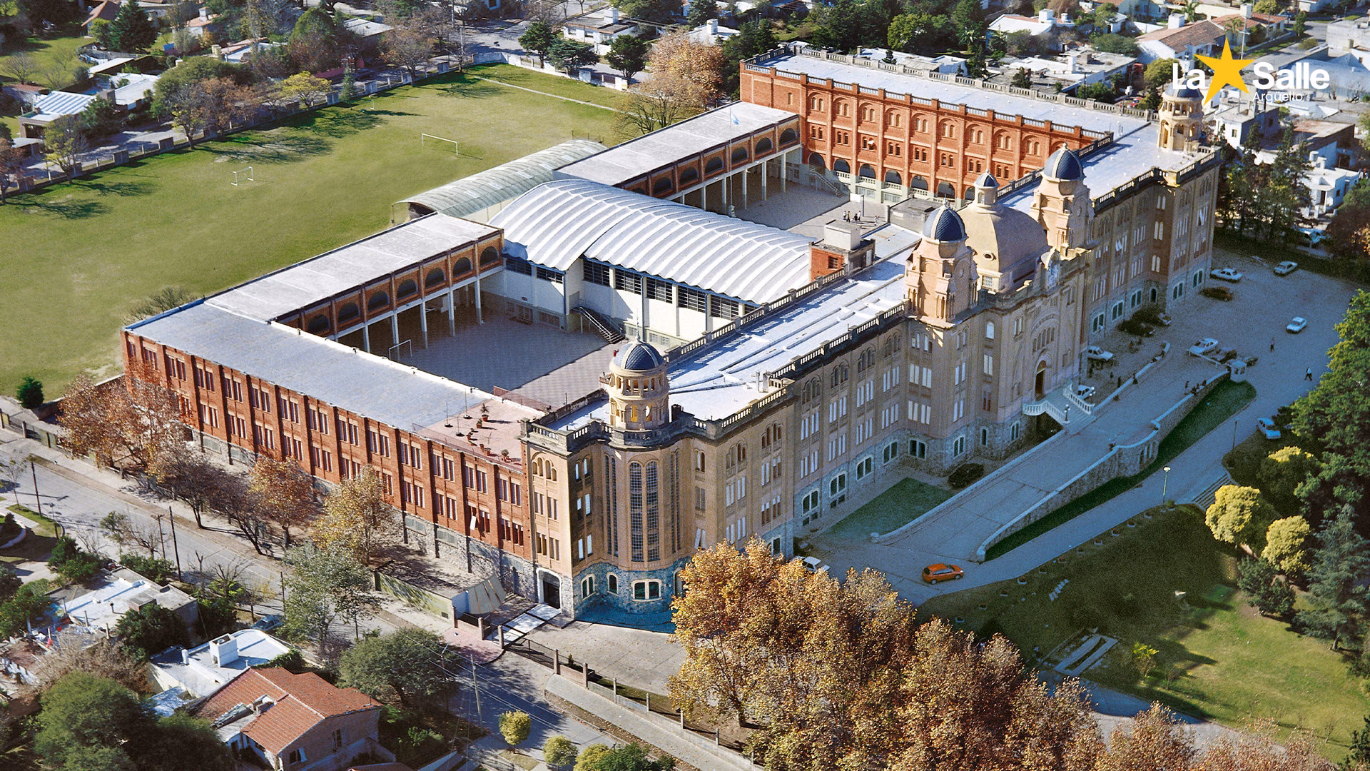 ¿Cuánto dura el curso de Hotelería y Turismo?