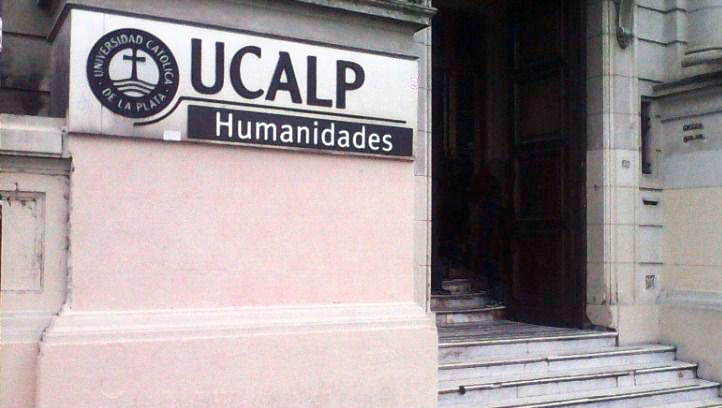 ¿Cuáles son los requisitos para colegiarse en el Colegio de humanidades?
