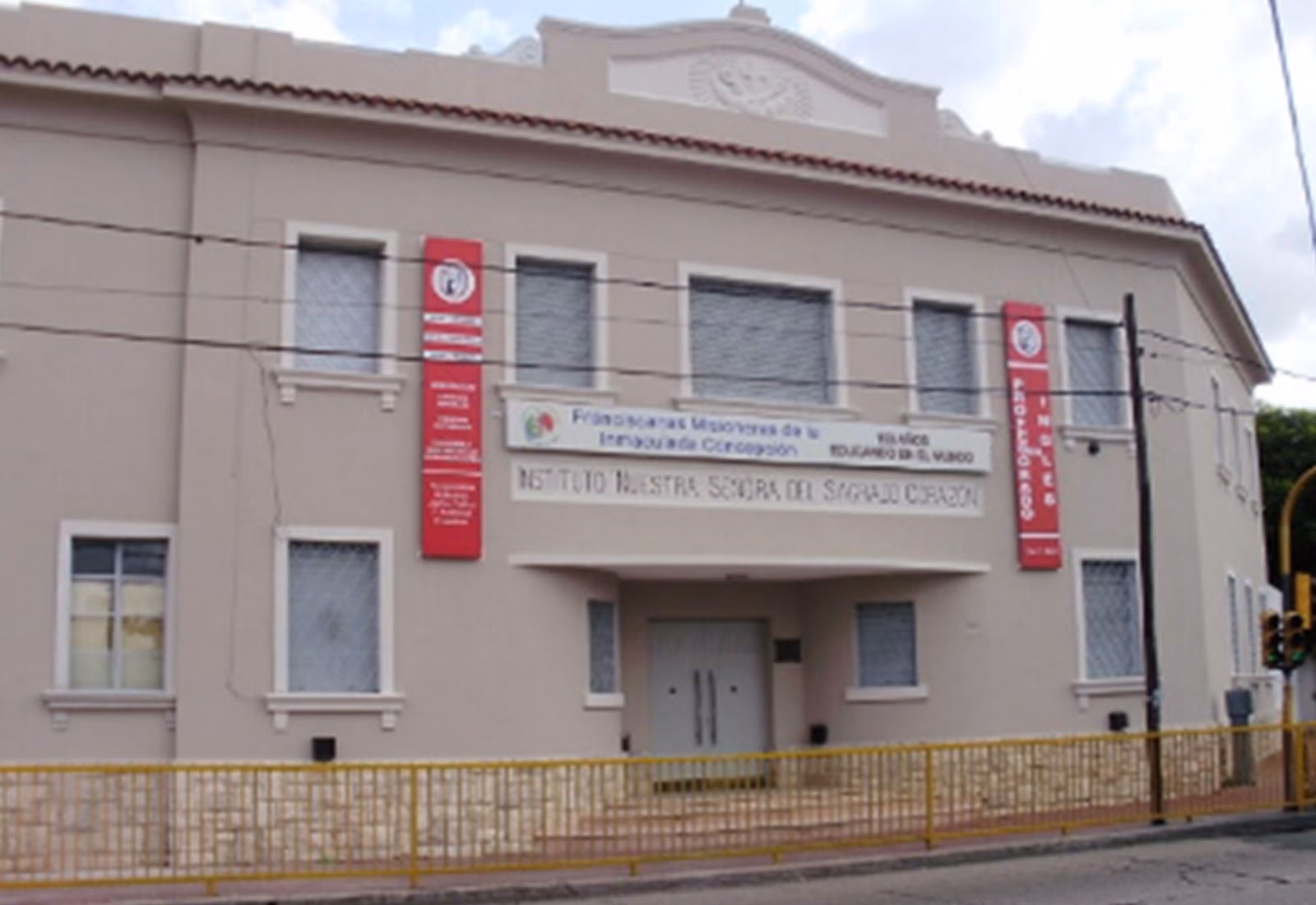 ¿Es Sagrado Corazón un colegio privado?