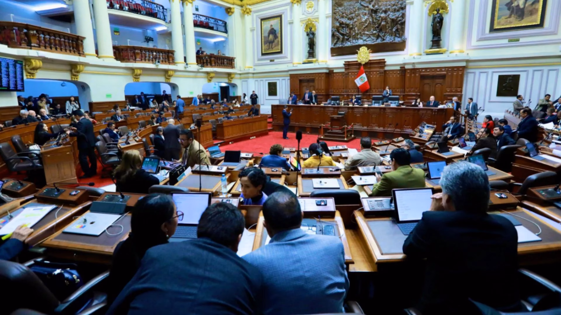 ¿Cuántos semestres dura la carrera de ciencias políticas?