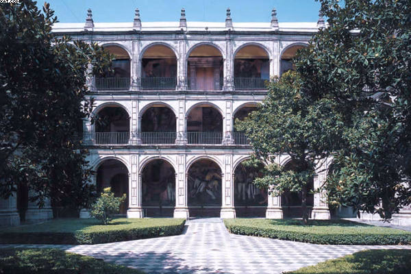 ¿Qué son los recorridos virtuales por museo?