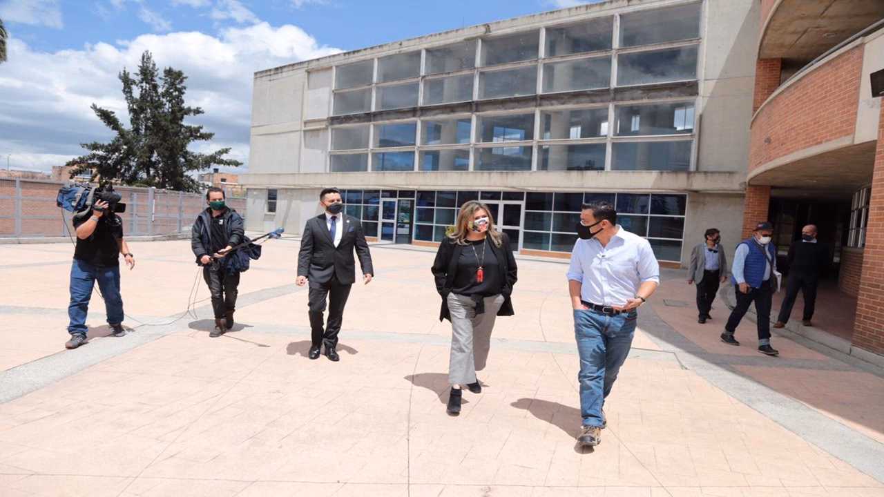 ¿Cómo se llaman los colegios de Medellín?