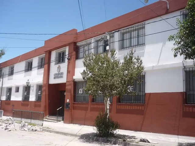 ¿Cuántos años tiene el colegio José Manuel Estrada?