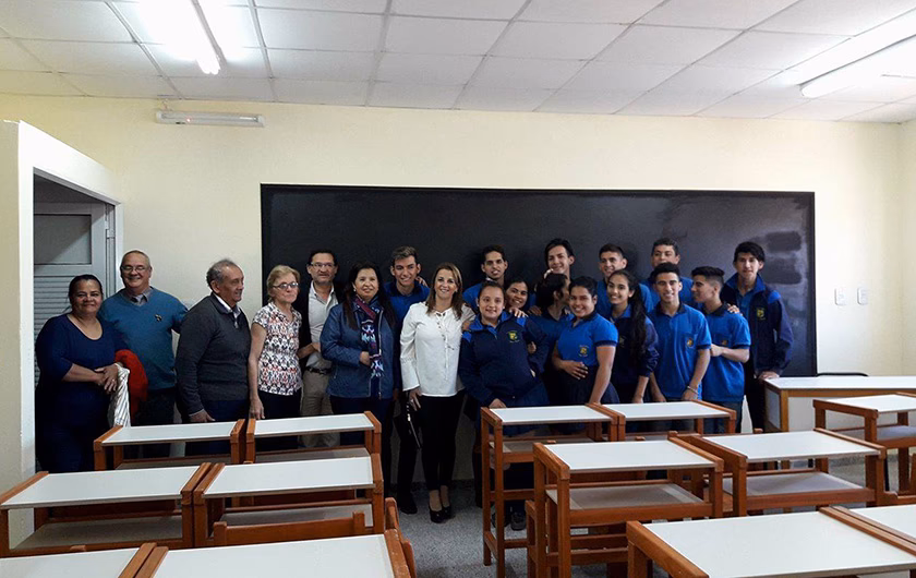 ¿Qué hizo Frondizi con las universidades?