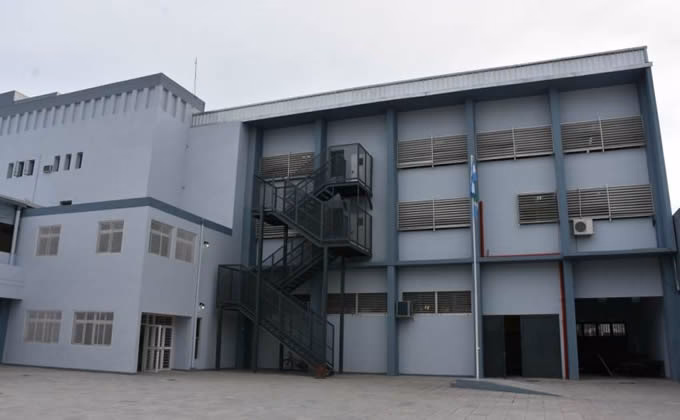 ¿Quién creó los colegios industriales en Argentina?