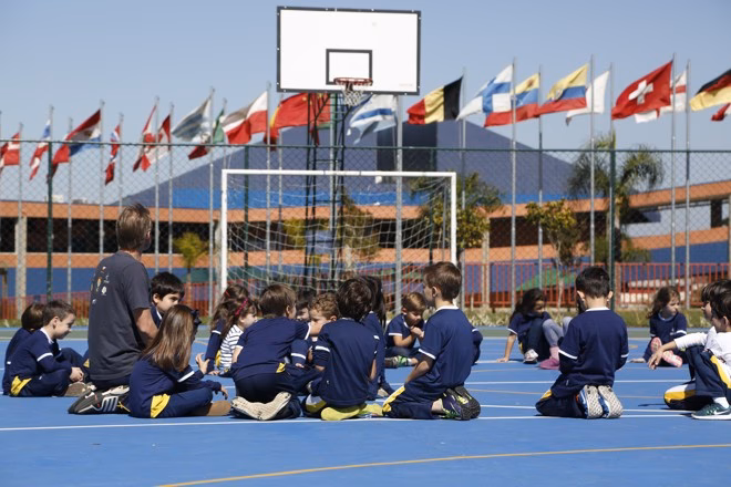 Qual é o colégio mais caro de Curitiba?