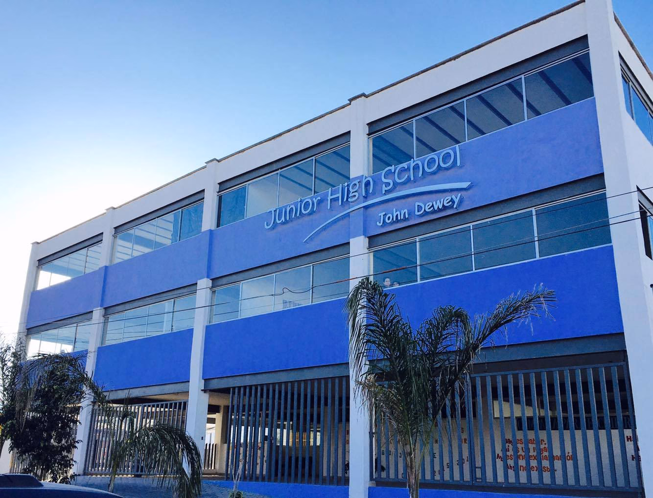 ¿Cómo define la escuela John Dewey?