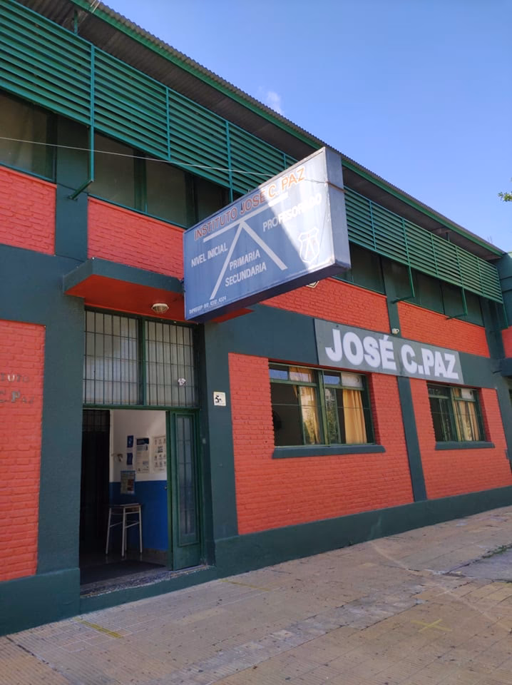 ¿Quién fundó el colegio La Paz?