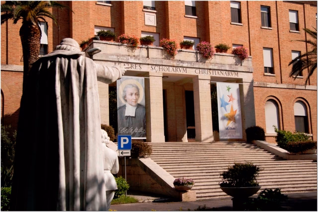 ¿Quién es el dueño de la salle?