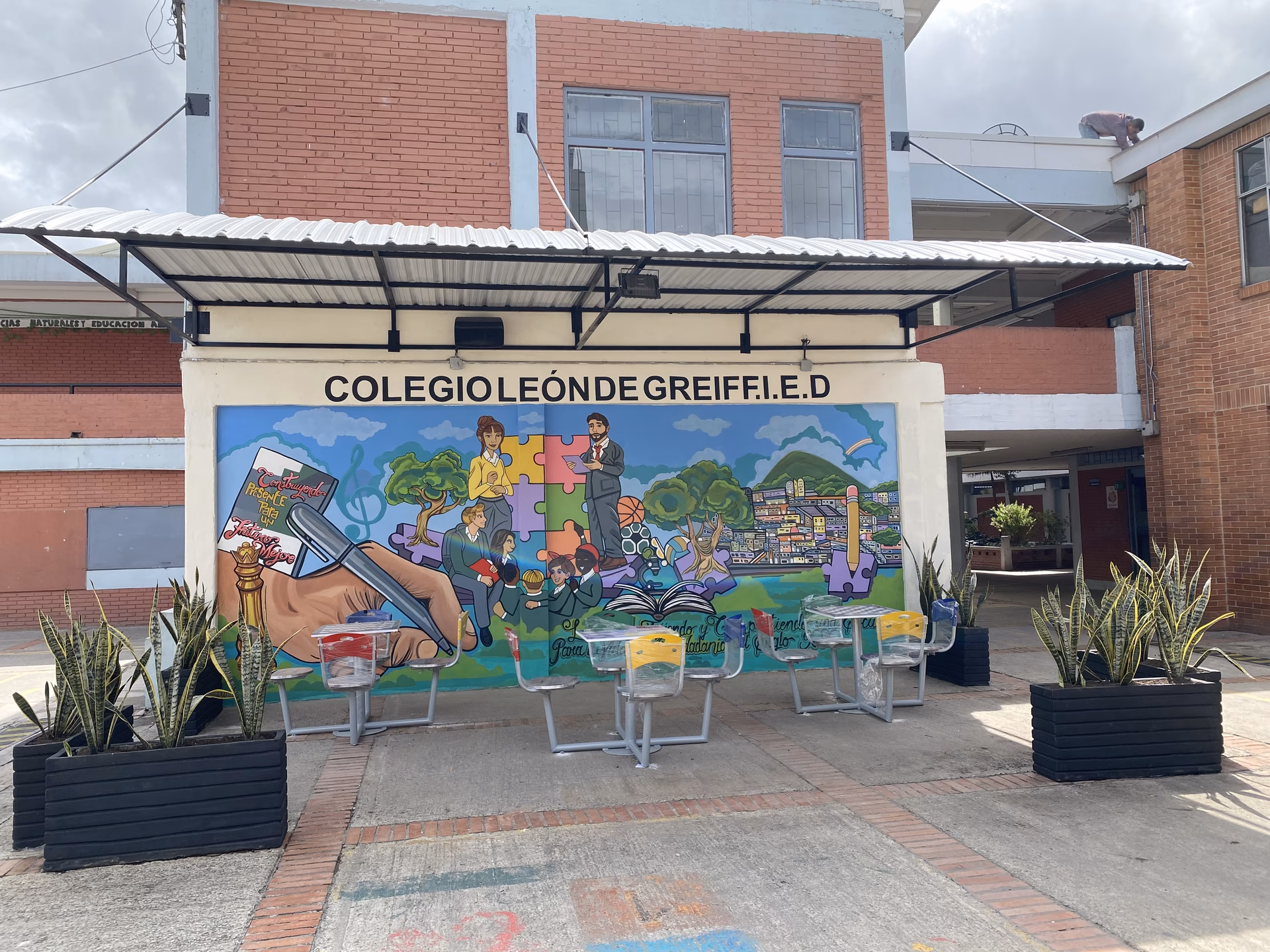 ¿Cuántos años tiene el Colegio León de Greiff?