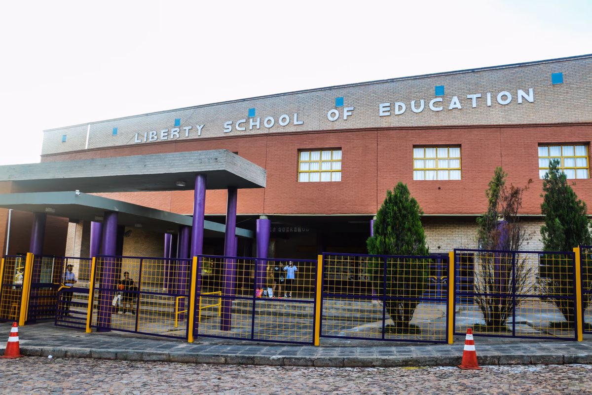 ¿Liberty es una escuela pública o privada?