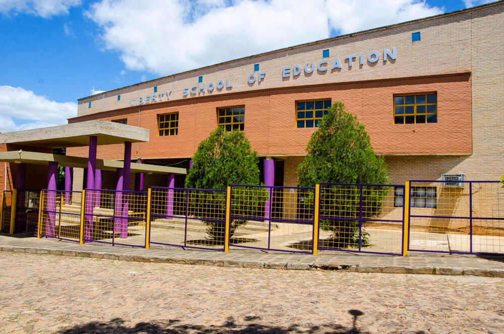 ¿Liberty es una escuela pública o privada?